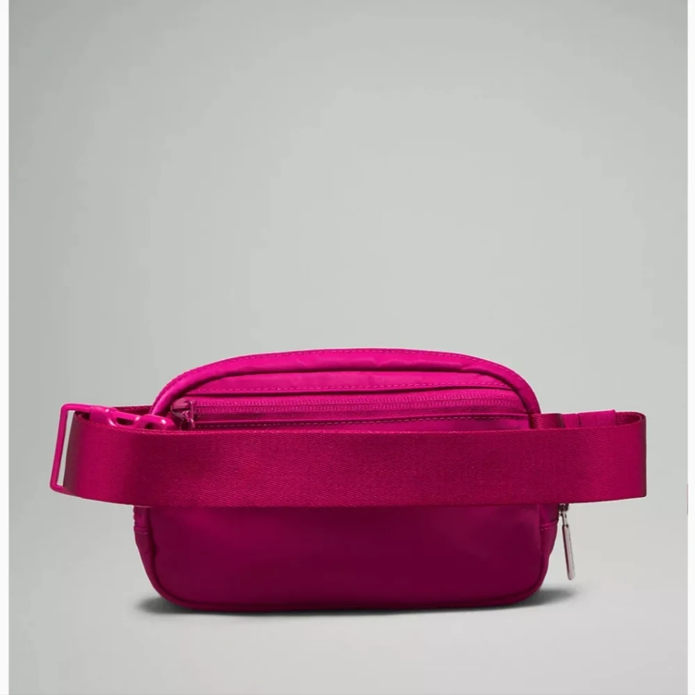 🆕️ LULULEMON EVERYWHERE BELT BAG-  RARE WILD BERRY COLOR